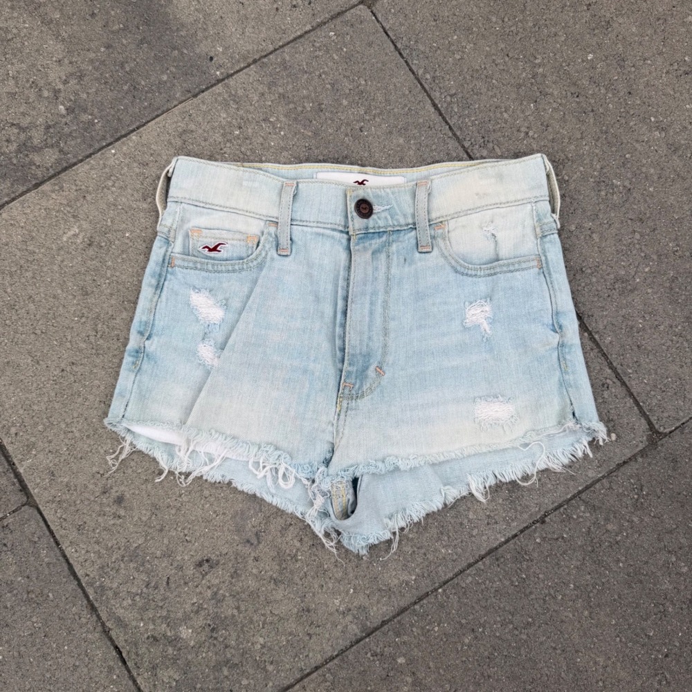 Hollister High Rise Distressed Denim Shorts Light Wash Size 00 W23 Cut Offs